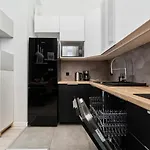 Architektow Avenue Free Parking By Renters 아파트
