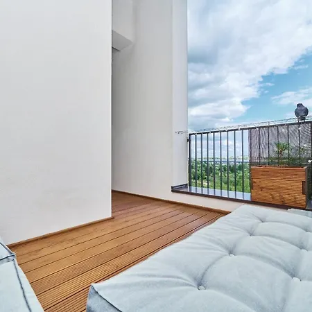 Architektow Avenue Free Parking By Renters * Vratislav