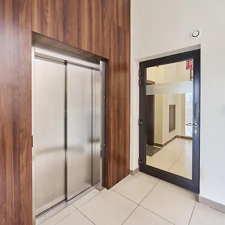 Architektow Avenue Free Parking By Renters *