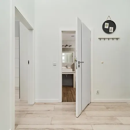 Architektow Avenue Free Parking By Renters Vratislav